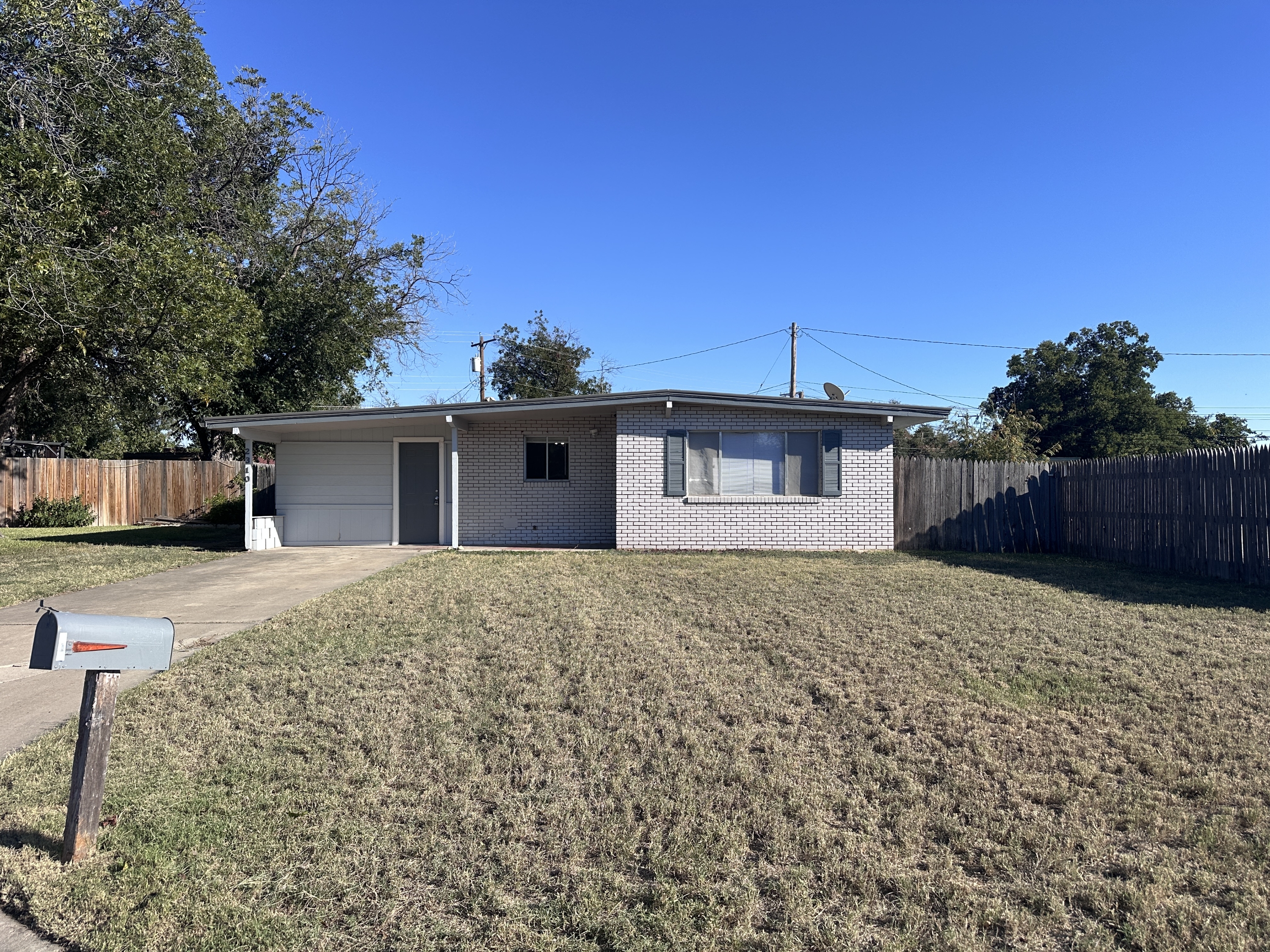 2310 Oxford Circle